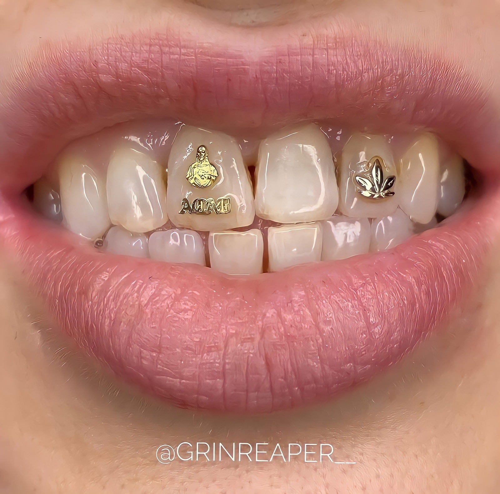 Jesus-Christ tooth gems © ISISNGOLD