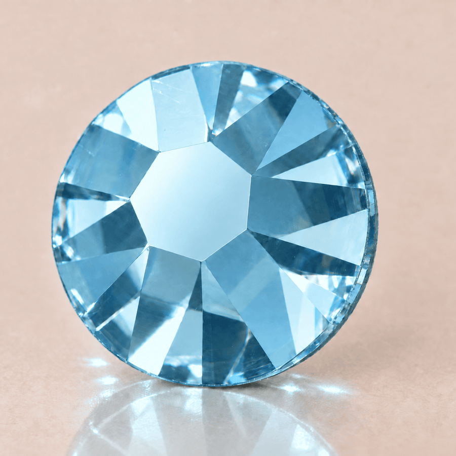 Swarovski Aquamarine Tooth Gems — sterk vergroot