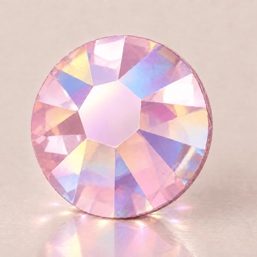 Swarovski Light Rose AB tooth gems — sterk vergroot