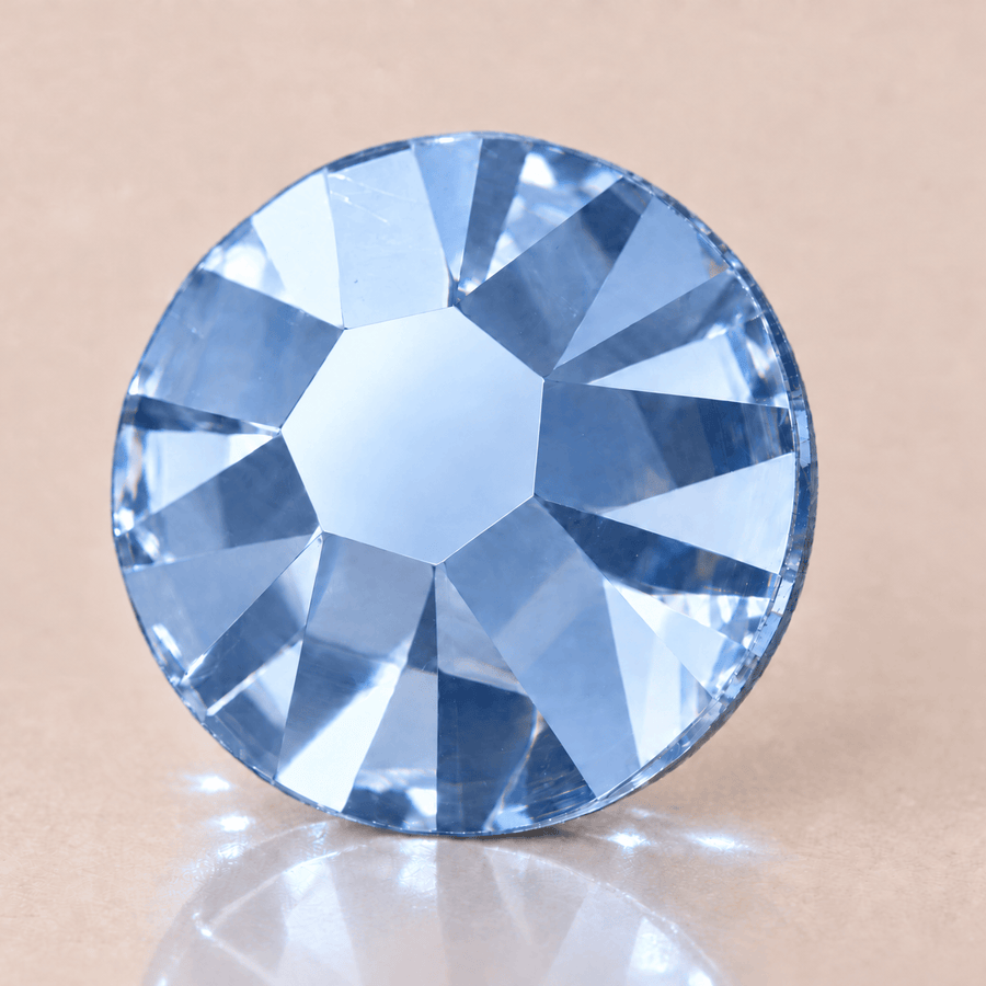 Swarovski Light Sapphire トゥースジェム（拡大写真）