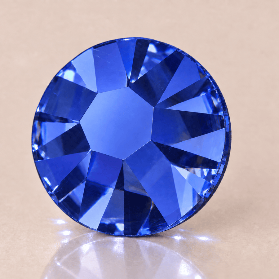 Swarovski Sapphire Tooth Gems — sterk vergroot