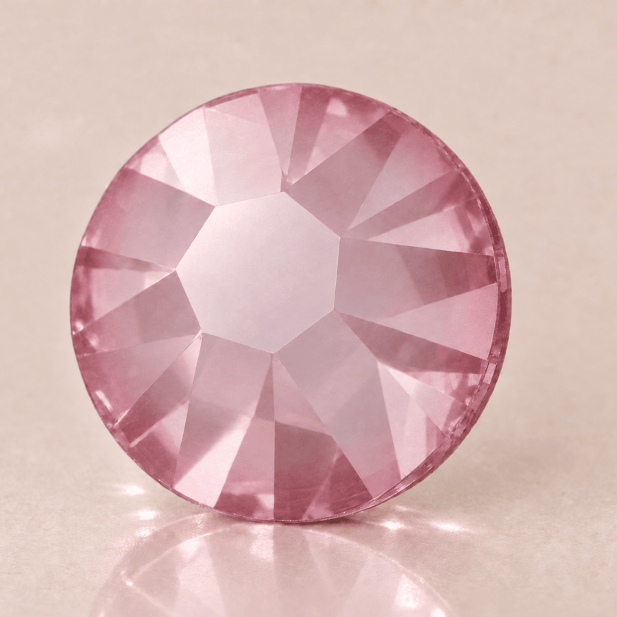 Swarovski Soft Rose Ignite tooth gems — sterk vergroot