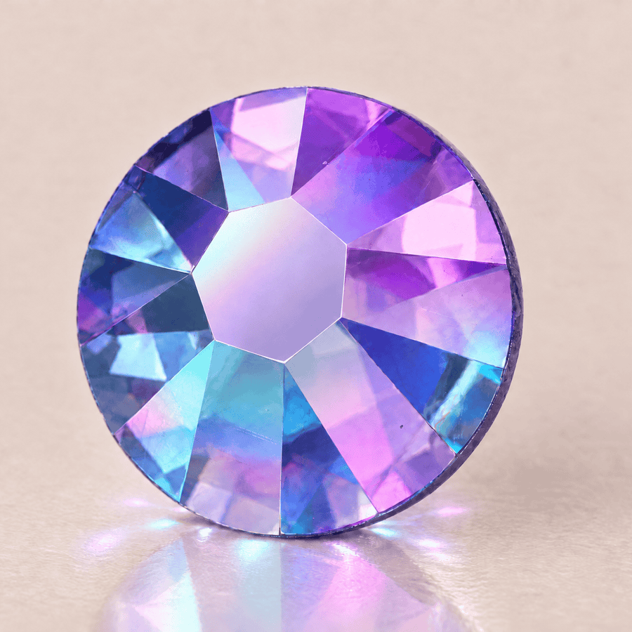 Swarovski Tanzanite Shimmer tooth gems — sterk vergroot